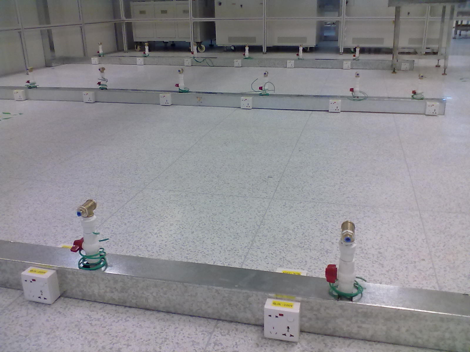 無塵車間配電、空壓機管道安裝、吸塵風管安裝、冷卻水管道安裝工程